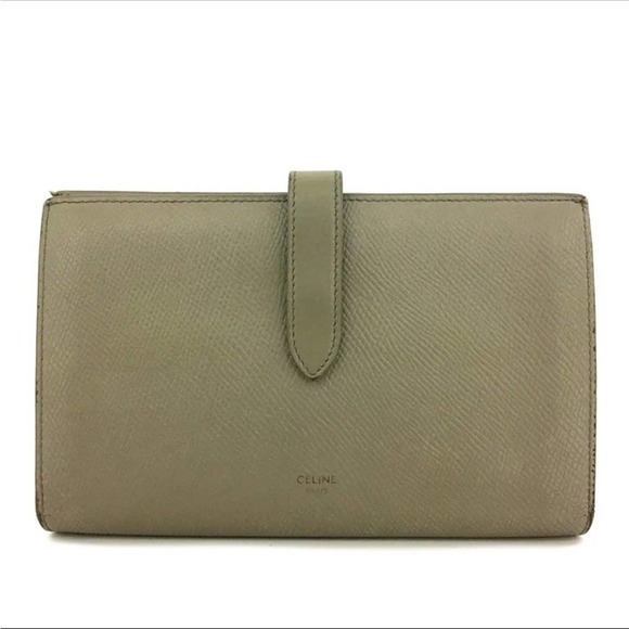 LARGE STRAP WALLET IN GRAINED CALFSKIN
PEBBLE - Picture 7 of 7